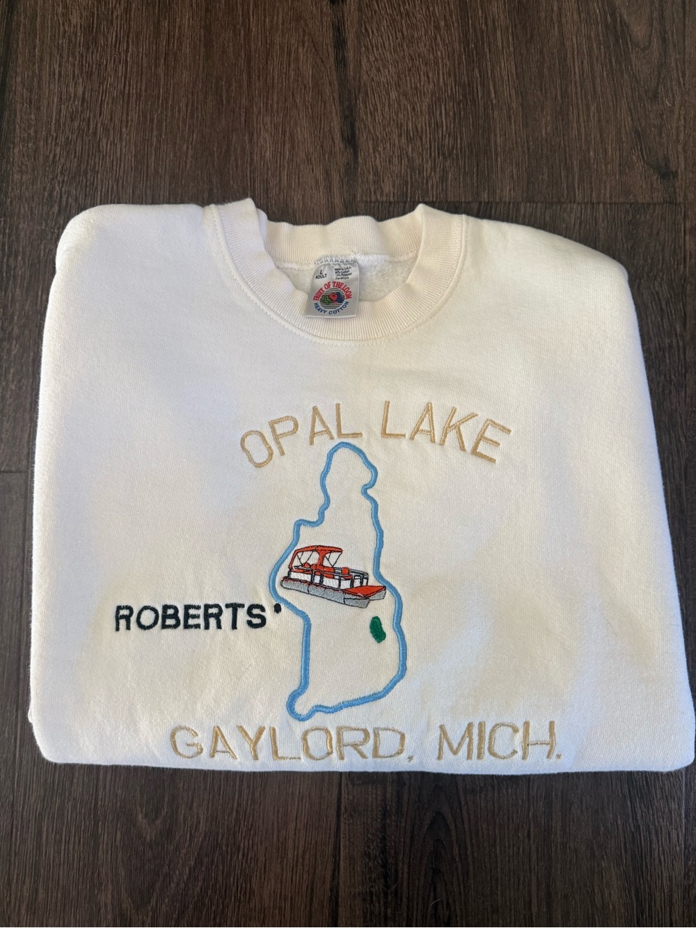 Vintage Fruit of the Loom Cream Gaylord Michigan Embroidered Crewneck Sweatshirt
